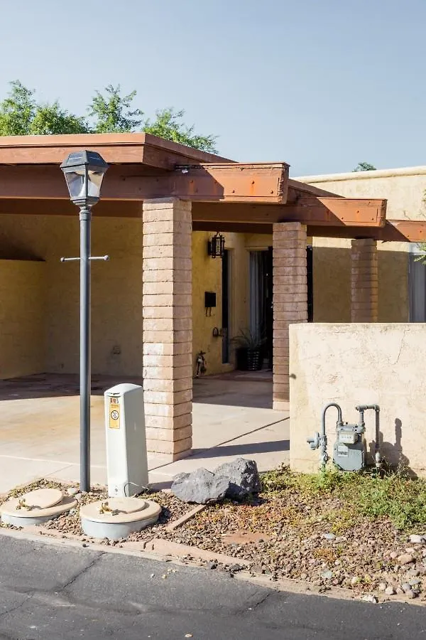 Central Phoenix Townhome Дом отдыха